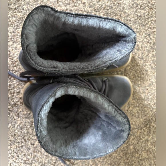 Woman’s Birkenstock Masi Shearling Lined Boots - Picture 4 of 6